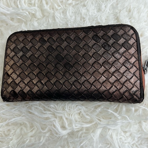 Bottega Veneta Handbags - Bottega Veneta VINTAGE Nappa Intrecciato Zip Around Wallet